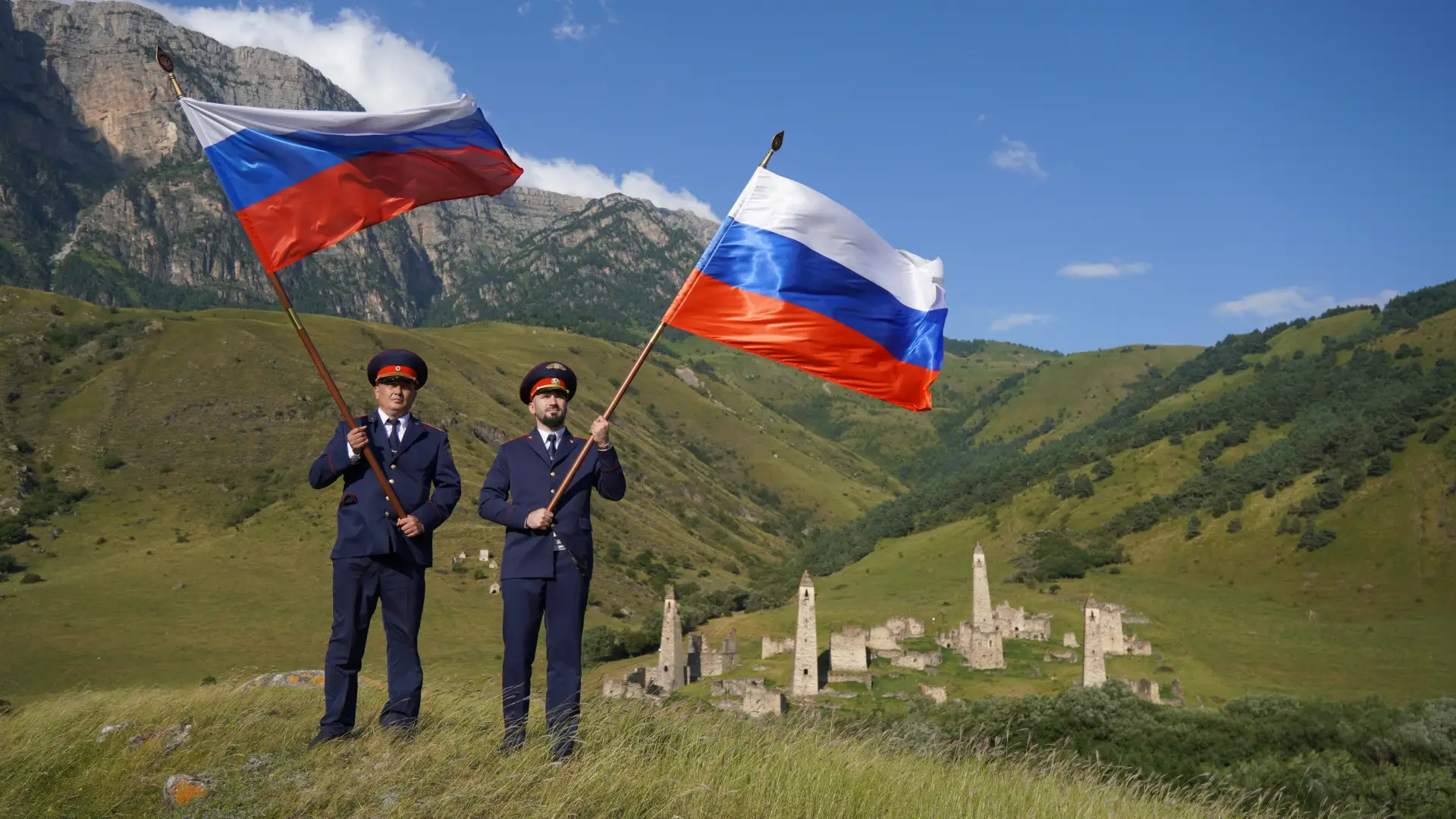 Над горами Ингушетии – в честь Дня Государственного флага России