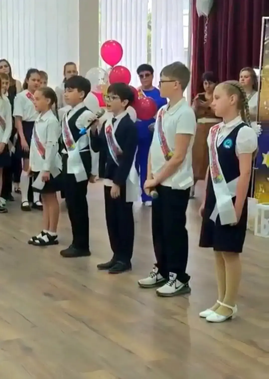 🔔 🔔 🔔  💫 25 мая 2025 г.  в актовом зале МОУ СШ № 5 состоялась торжественная линейка, посвящённая око