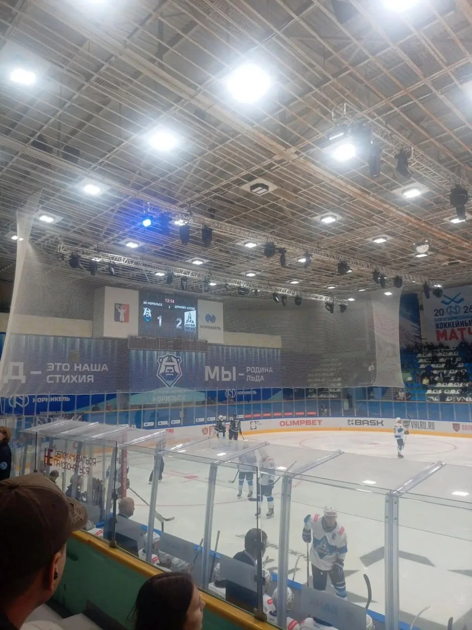 🏒🔥Прямо сейчас наши парни бьются на льду против ХК «Норильск» и ведут со счетом 2:1! ...