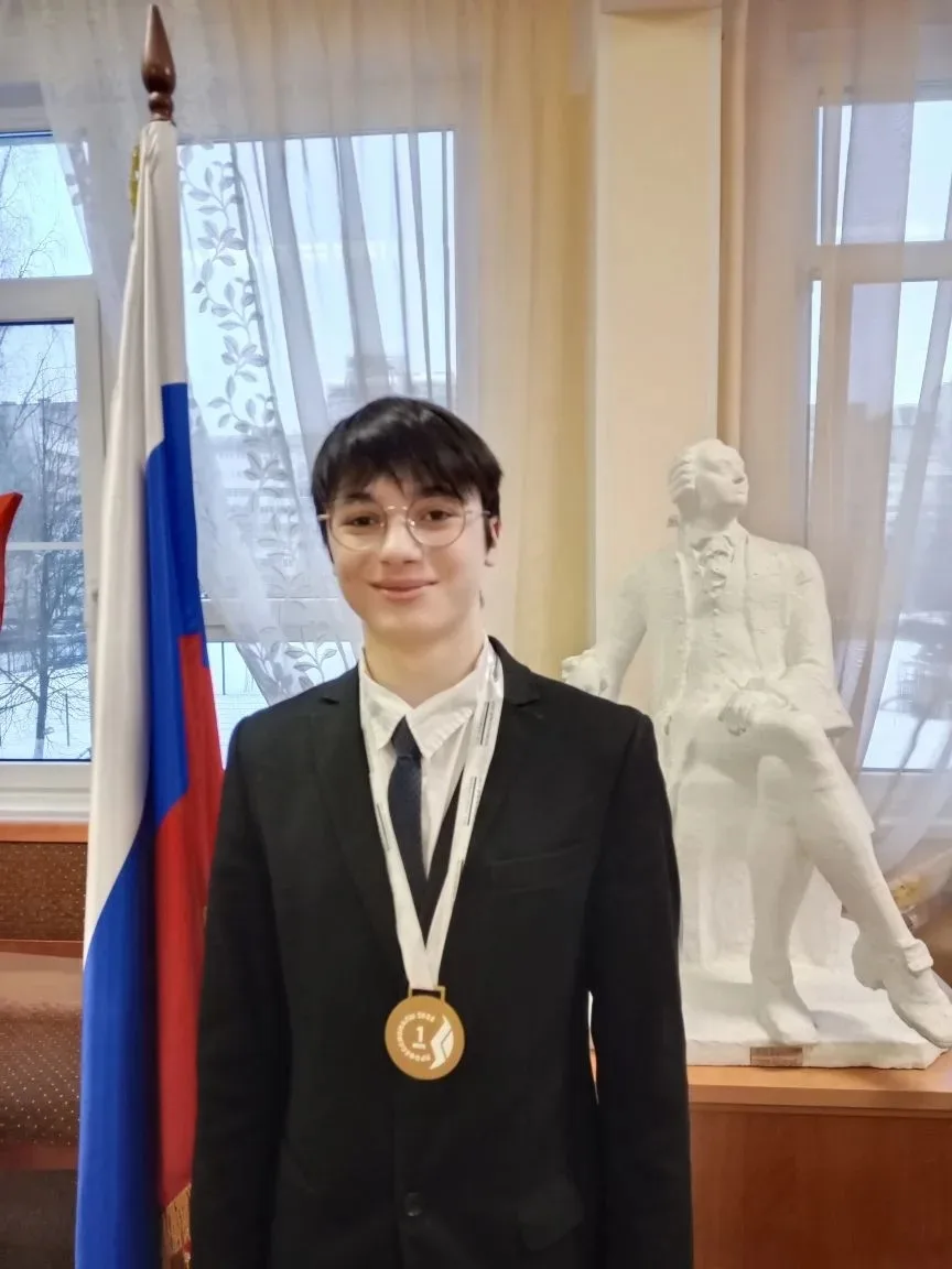 РАДУЕМСЯ! ГОРДИМСЯ!  Ученик гимназии - победитель регионального этапа Чемпионата "Профессионалы"   4