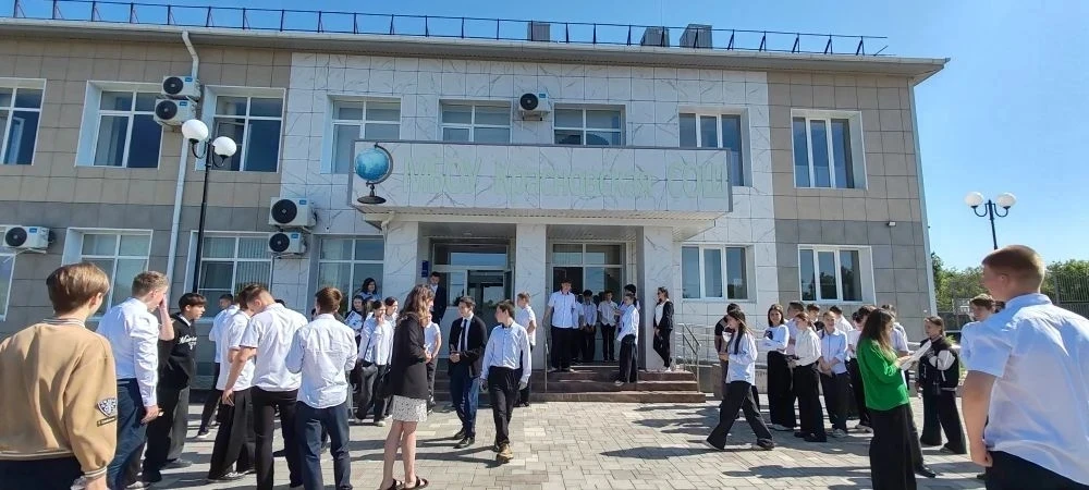 Стартовал основной период сдачи ОГЭ на Дону. 
На базе нашей школы организован ППЭ, в котором  экзаме