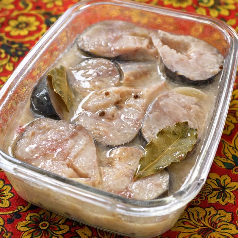 АРОМАТ МАРИНАДА И СПЕЦИЙ ДЕЛАЕТ СКУМБРИЮ ОСОБЕННО ПРИВЛЕКАТЕЛЬНОЙ! РЫБКА ПОЛУЧАЕТСЯ НЕЖНОЙ, СОЧНОЙ И