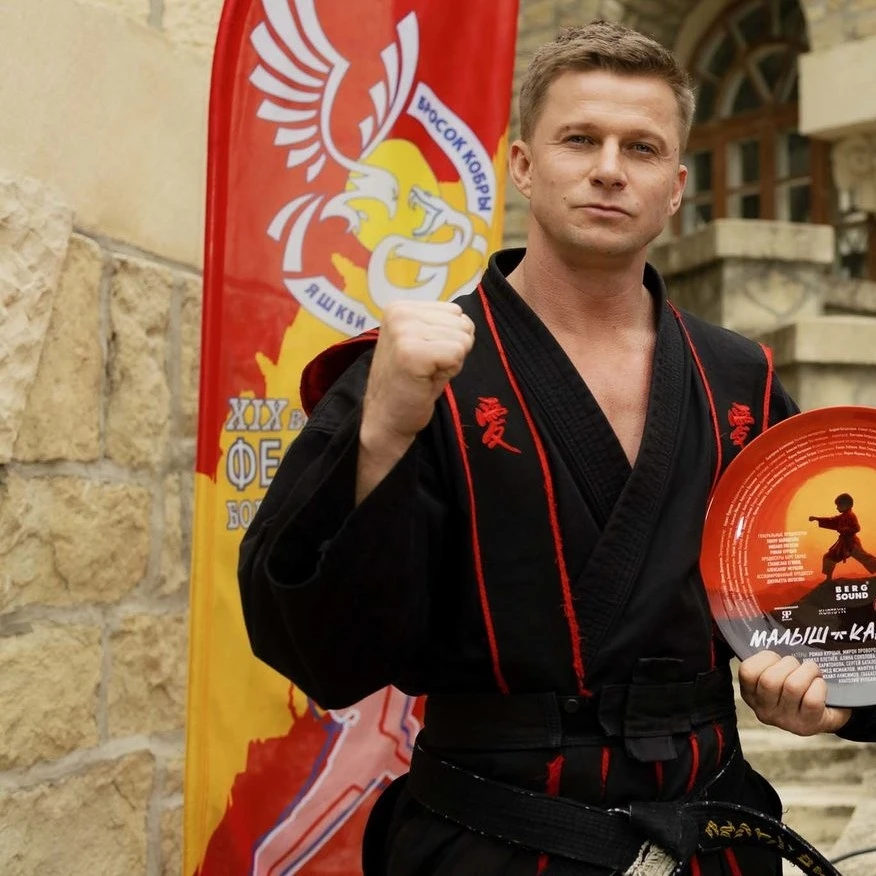 Выиграй встречу с актёром Романом Курцыным 💪