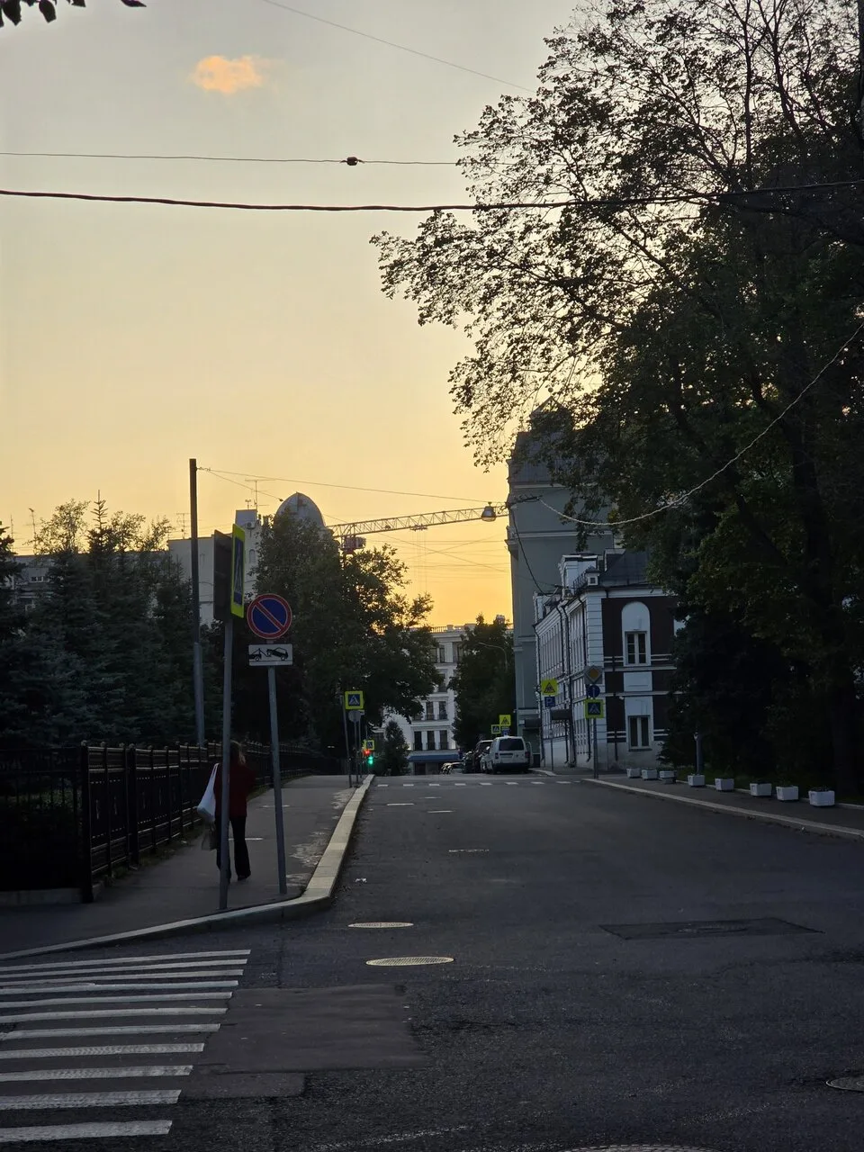 Яркий закат на улице Бурденко ☀ Делитесь и вы своими фото нашего района)