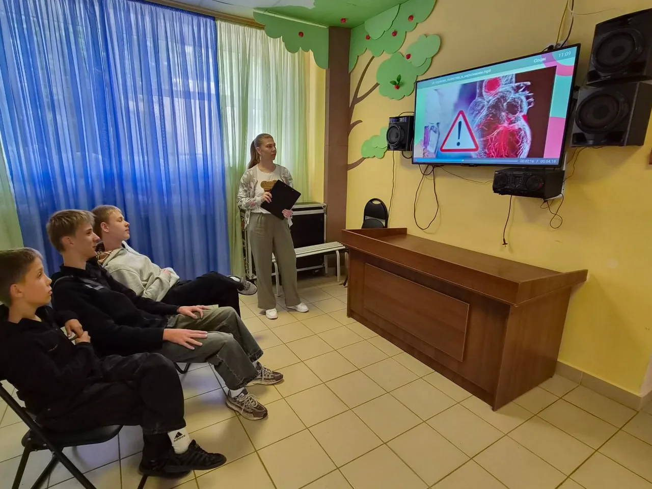 Сегодня в Грайворонском культурно-досуговом центре прошёл показ социальных видеороликов «Вредные при
