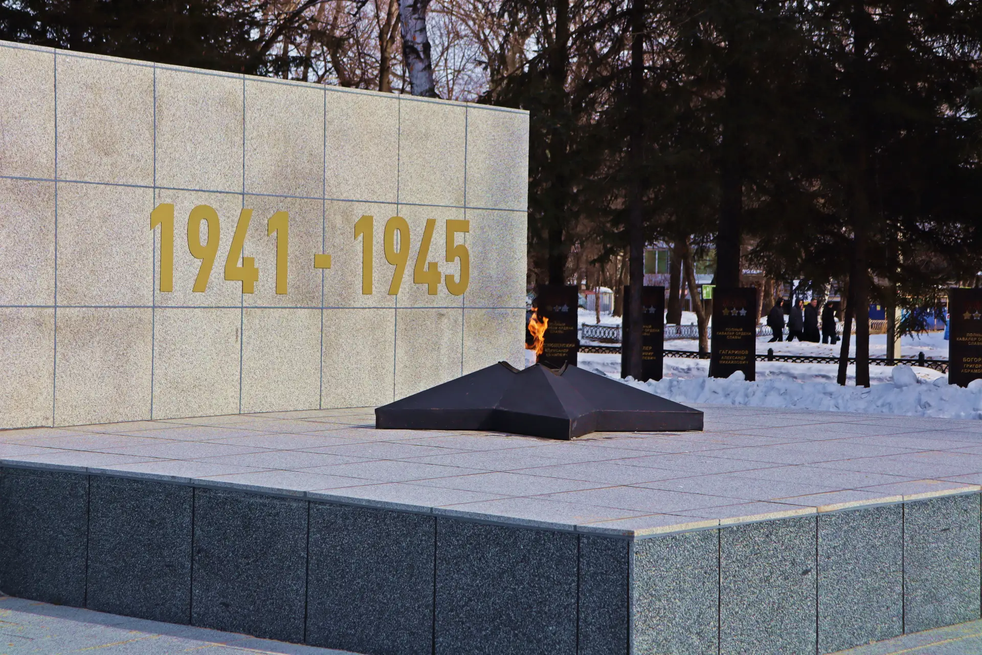 Помним. Гордимся. Благодарим.  Мужество, честь и верность долгу — вечные ценности, которые объединяю