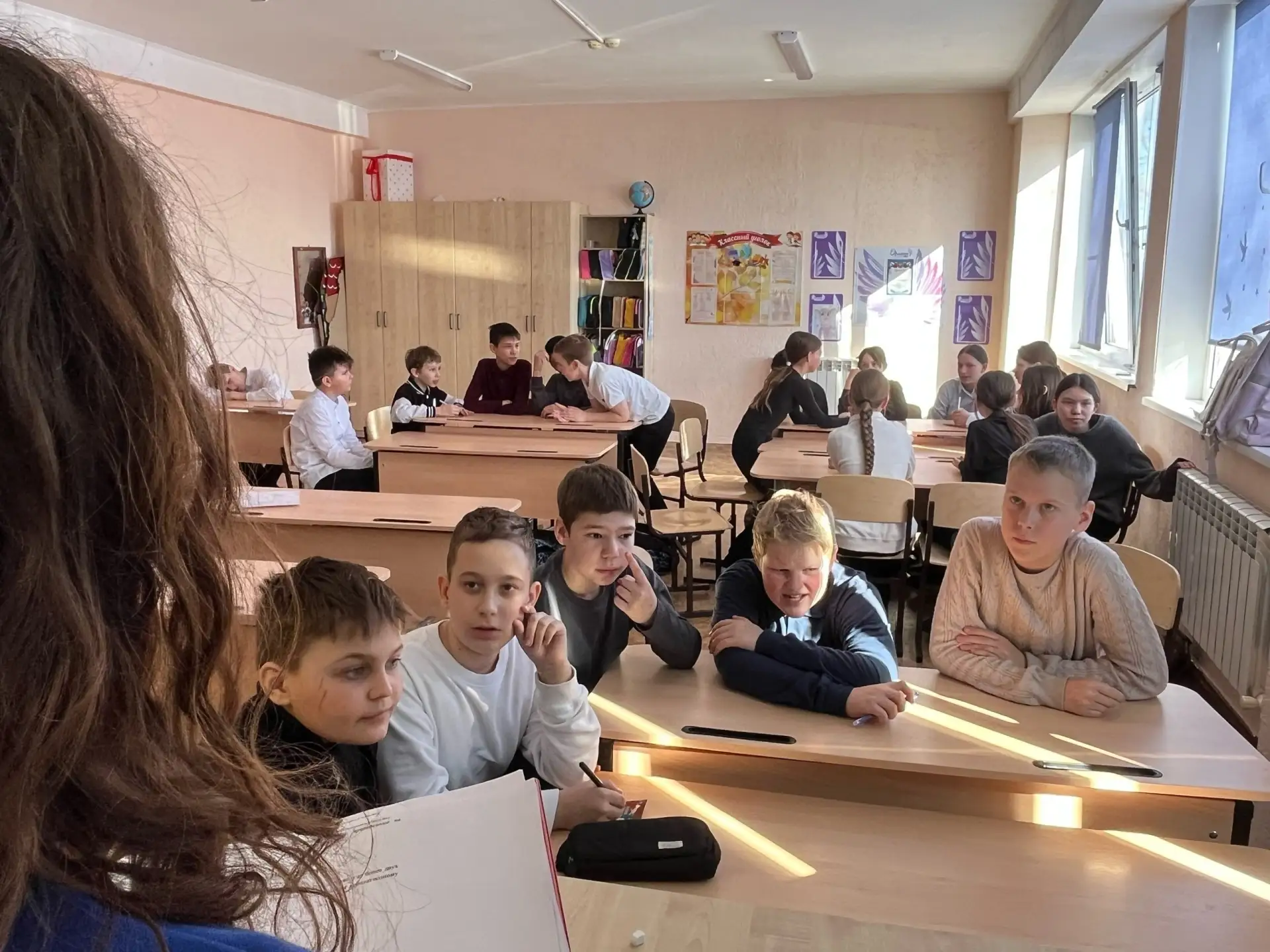 🎭 ДОБРО ПОЖАЛОВАТЬ В ТЕАТР!  Активисты Движения Первых провели экранную игру для 5-х классов!  «Теат
