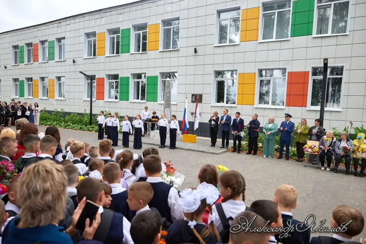 Фоторепортаж с торжественной линейки, посвященной Дню знаний!