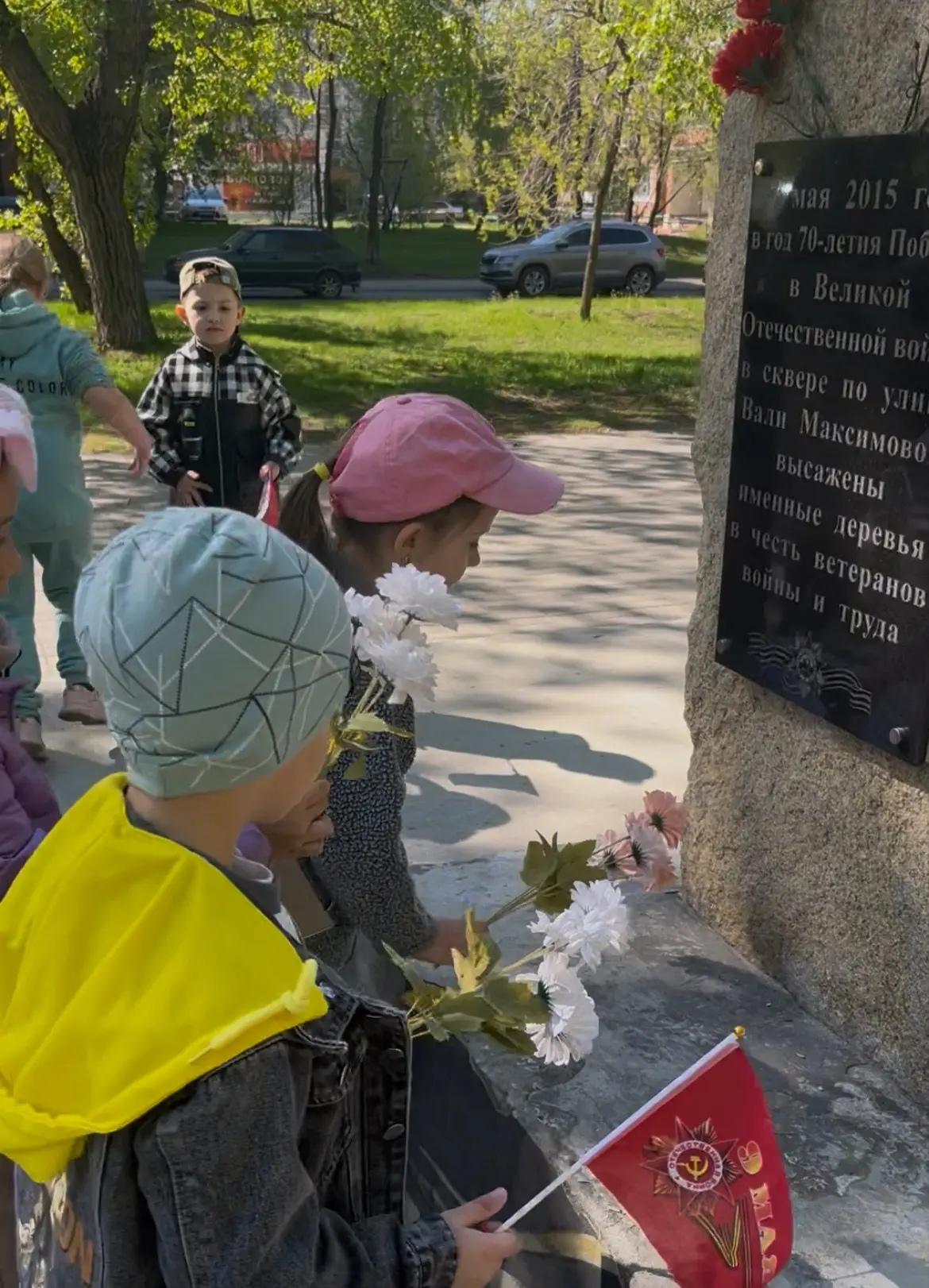 🕯️ Маленькие сердца, великая память: дошкольники присоединились к акции «Бессмертный полк».  🎗️В пре