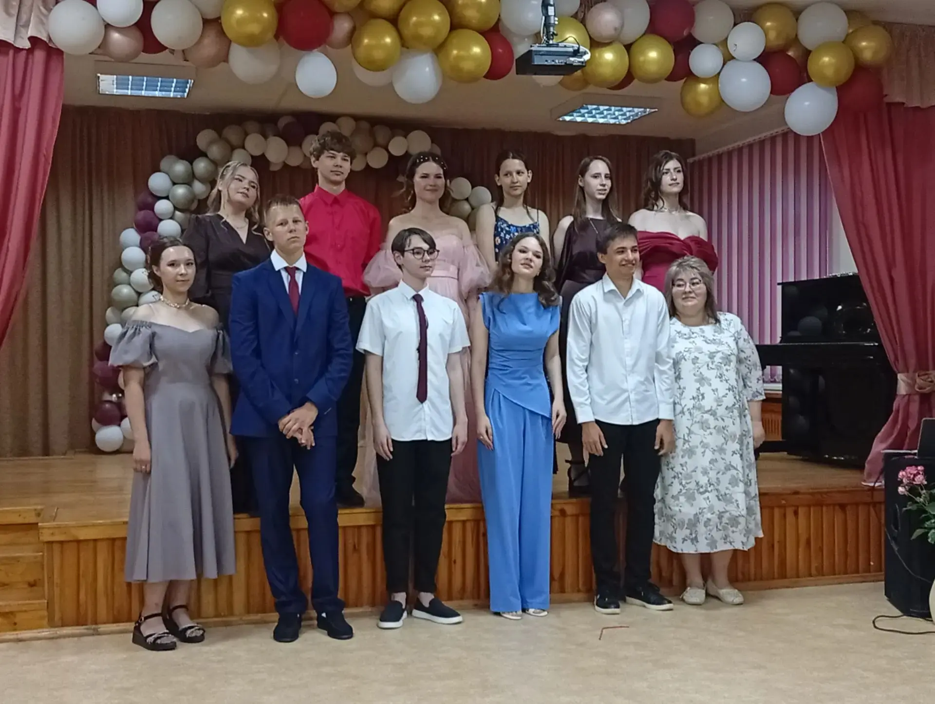 В МОУ «СОШ с Шумейка им. М. П. Дергилёва» состоялось торжественное вручение аттестатов 11- классника