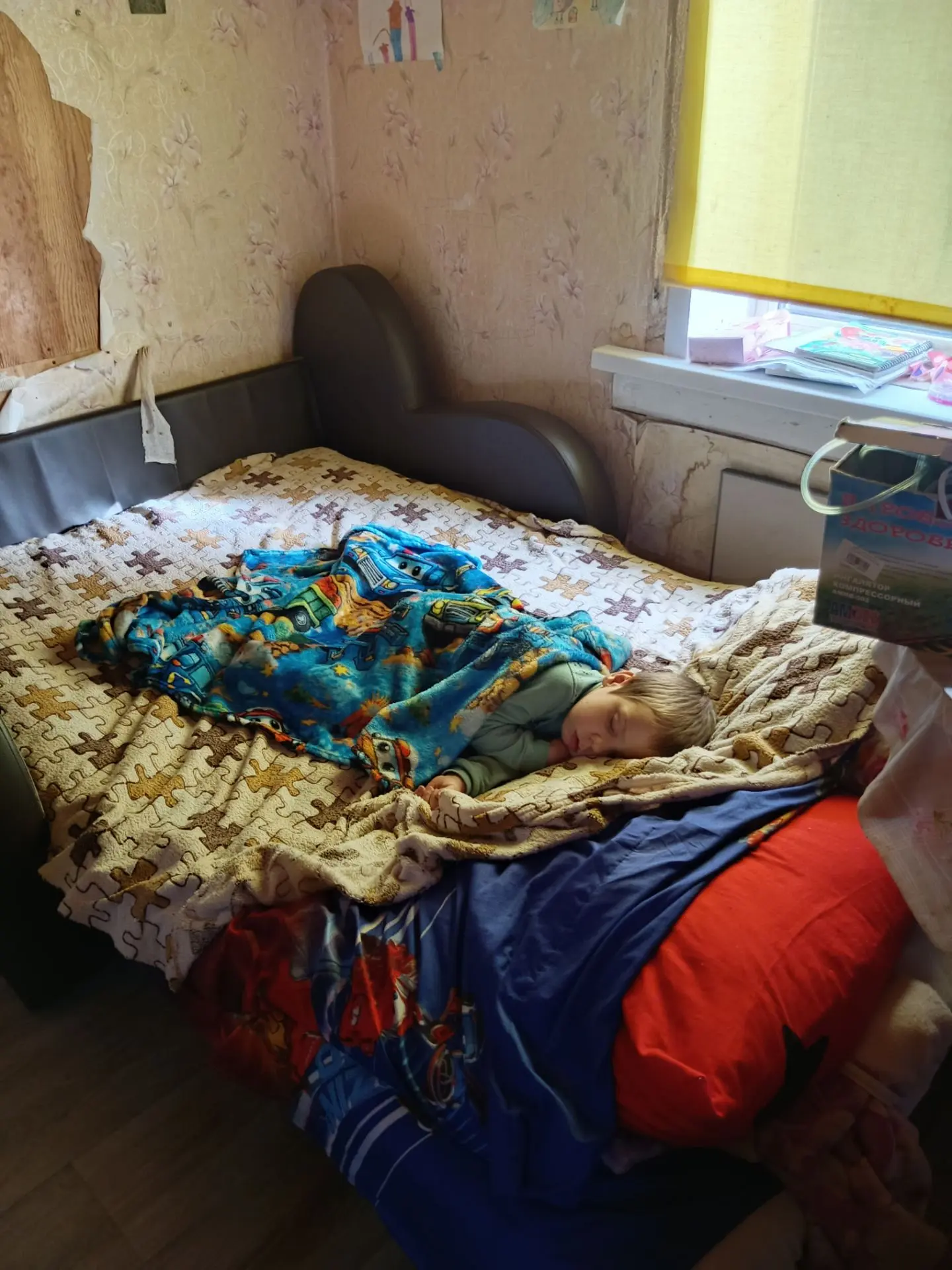 Главная военщина как только приехали со школы заснул и до сих пор спит. 🛌