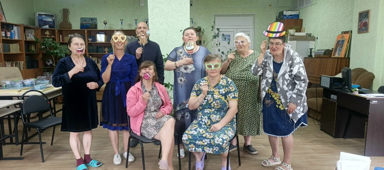 🎉Какой чудесный день сегодня выдался! Мы собрались в нашем доме, чтобы поздравить всех, кто родился