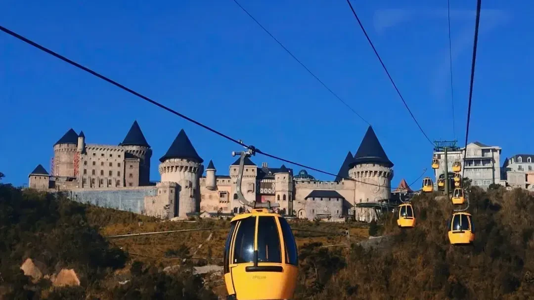 😍  БАНА ХИЛЛС И ЗОЛОТОЙ МОСТ  Друзья, это не просто один мост, а целый «мини-мир в горах», где за од