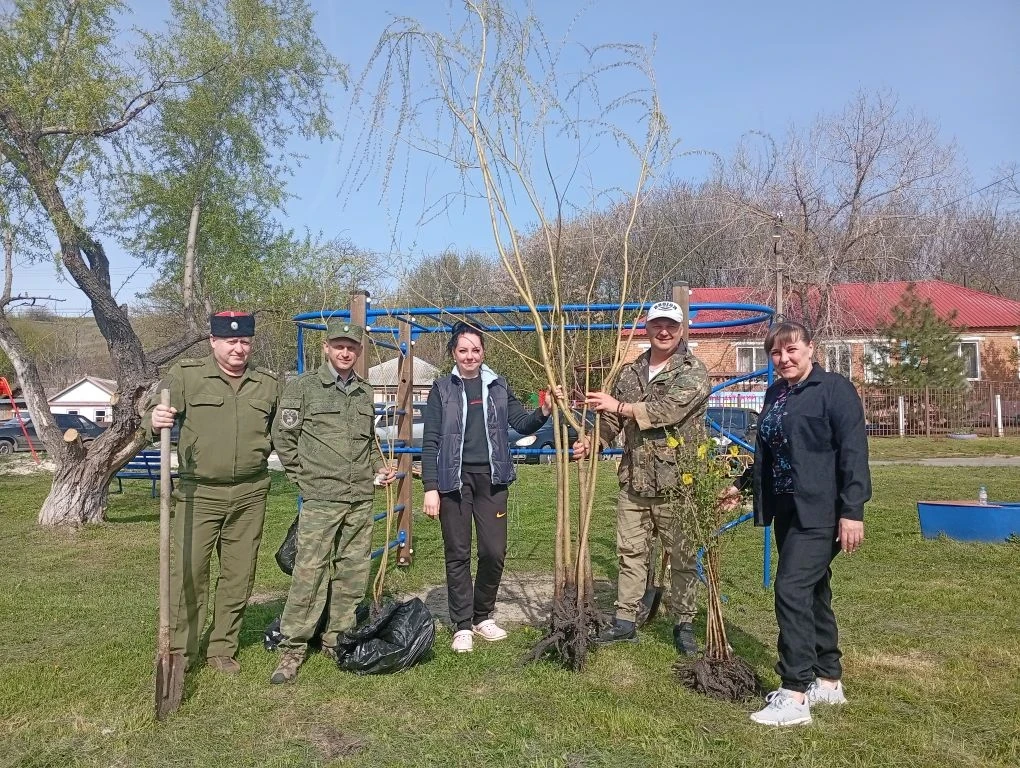 В ОКТЯБРЬСКОМ РАЙОНЕ СОСТОЯЛСЯ ДЕНЬ ДРЕВОНАСАЖДЕНИЯ  Сегодня, 18 апреля, на территории всех поселени