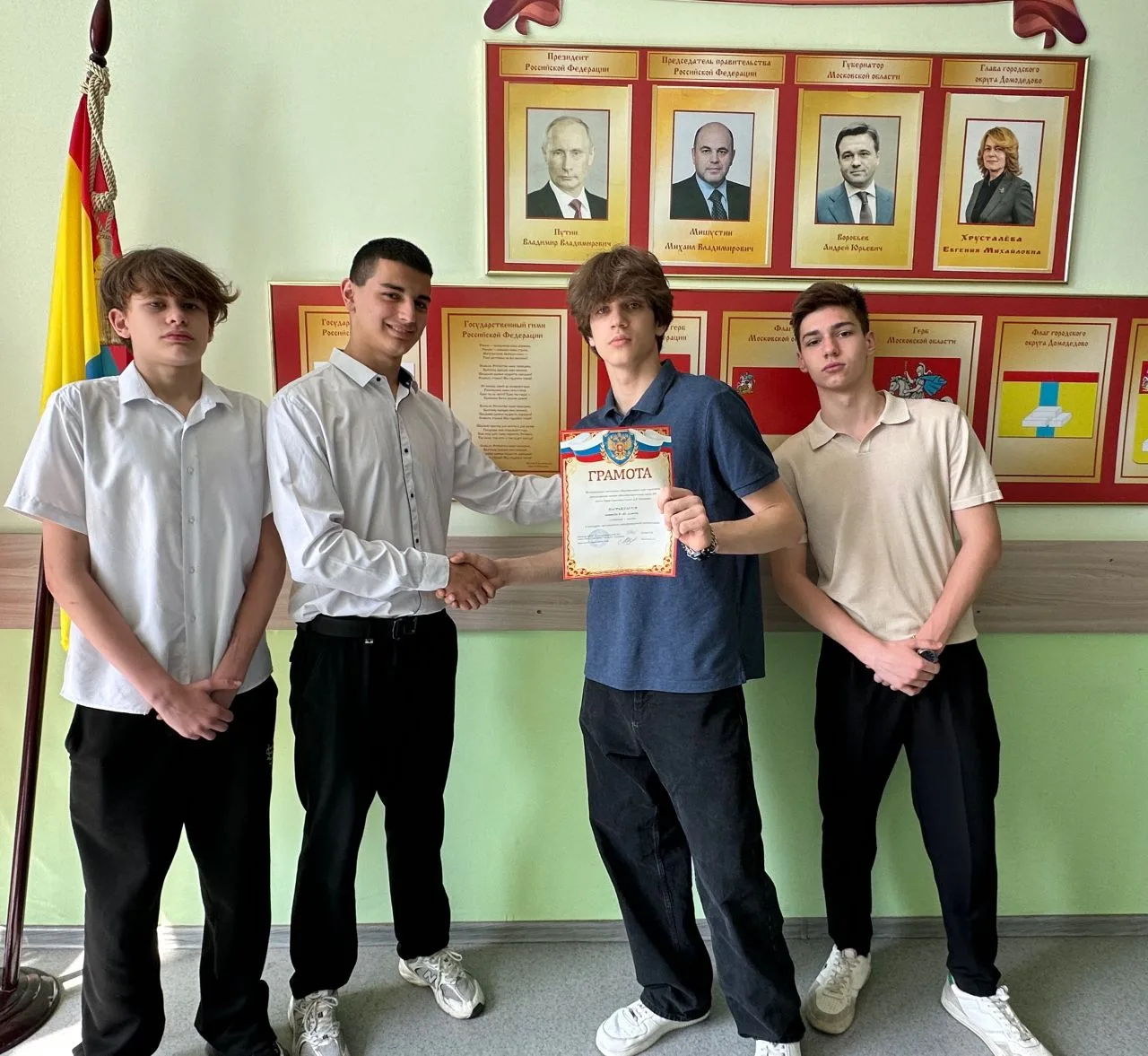 🎉 Гордость за наше творчество! 🎉  Сегодня Совет обучающихся в торжественной обстановке вручил грамот