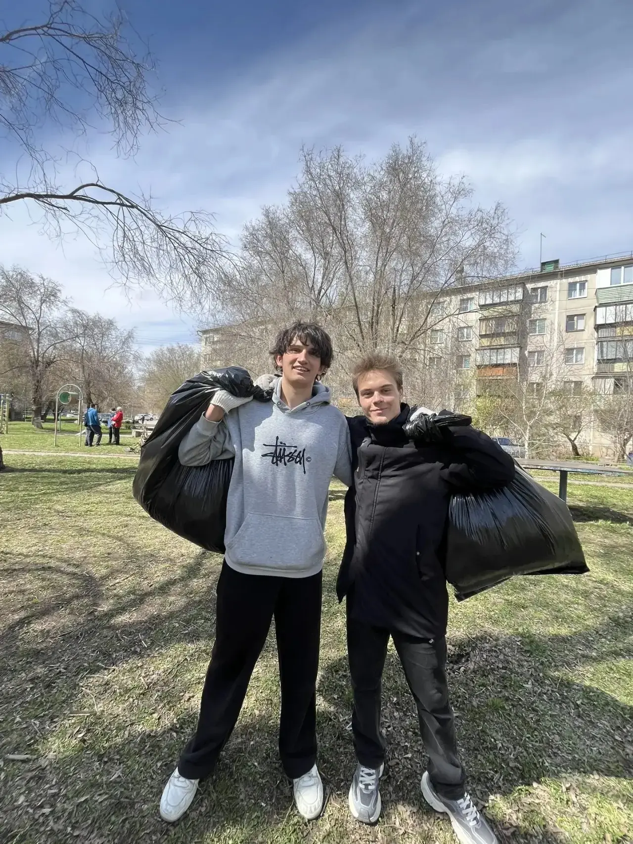 🌳 ЧЕРЕДА СУББОТНИКОВ ПРОДОЛЖАЕТСЯ!  Сегодня учащиеся 10 «А» класса провели субботник в одном из скве