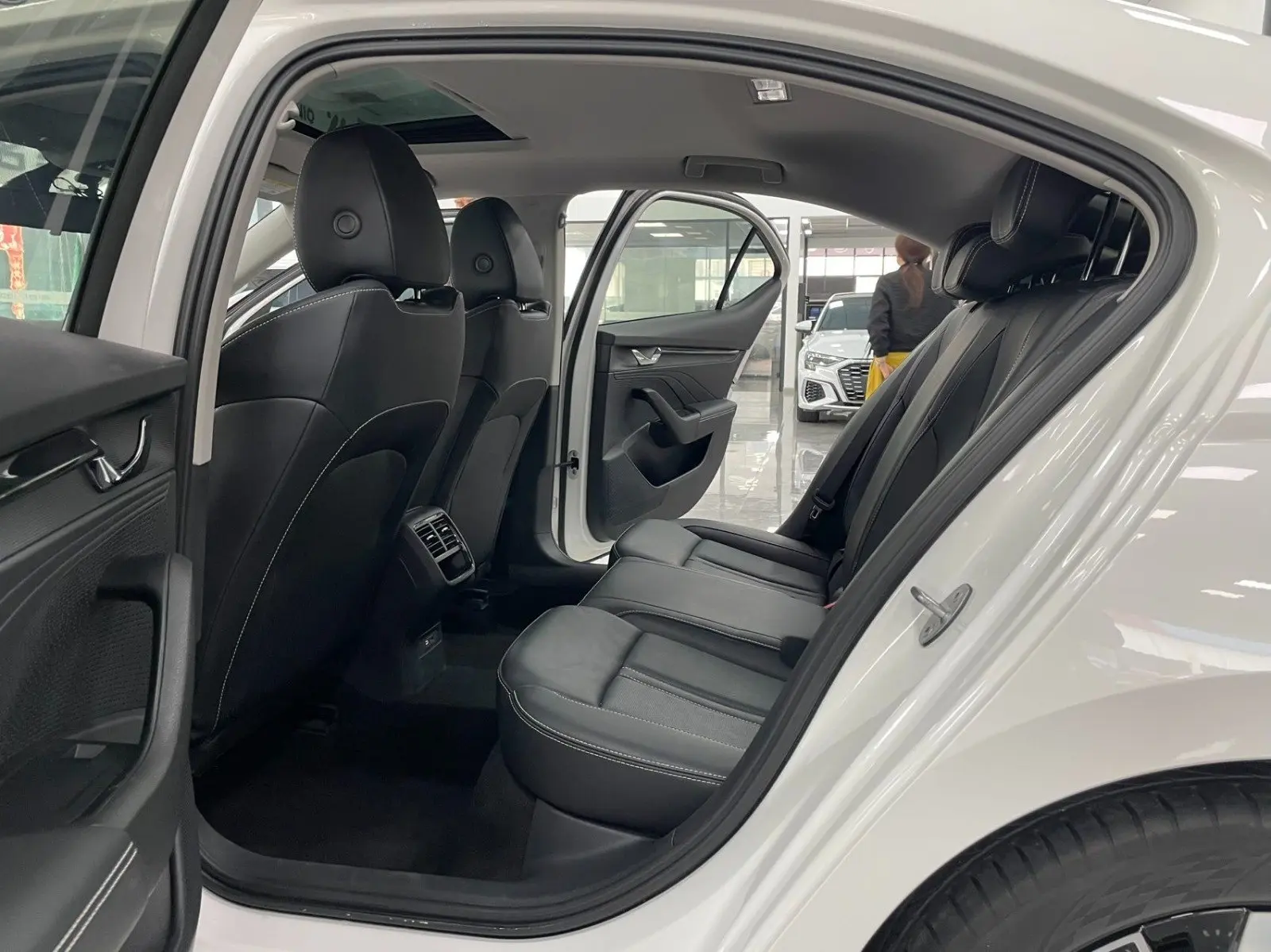 ✅ В продаже в Китае  Škoda Octavia Pro 2022 год 38 000 км 1.4 бензин - 150 ЛС Передний привод  ✅ Ком