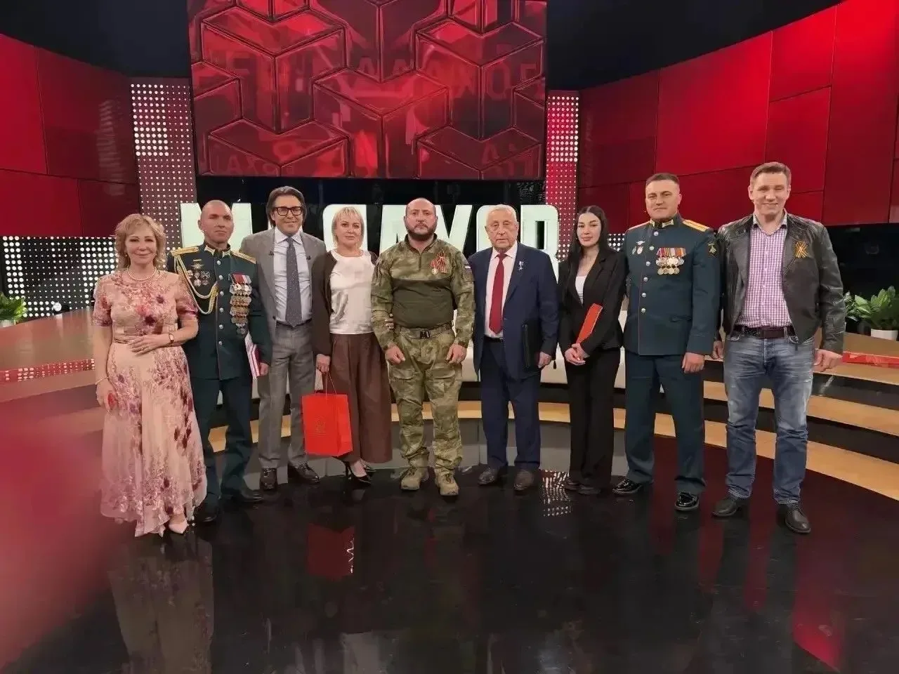 📣 Ветеран СВО стал героем федерального эфира
 
Кавалер Ордена Мужества Михаил Жаркой принял участие
