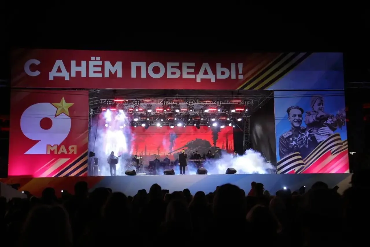 Финальным аккордом 9 Мая в Южно-Сахалинске стали концерт и яркий салют на площади Победы  🎆   Ещё ра