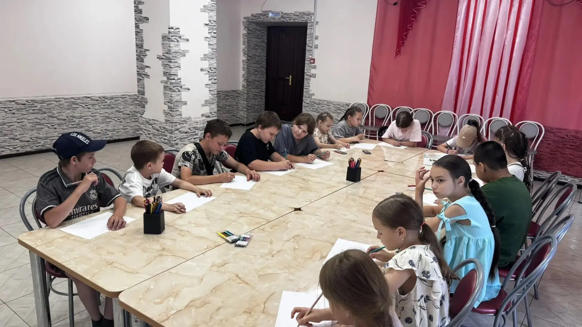 🎉 3-й день в Академии Нескучных наук: Семья, творчество и море позитива! 🎉