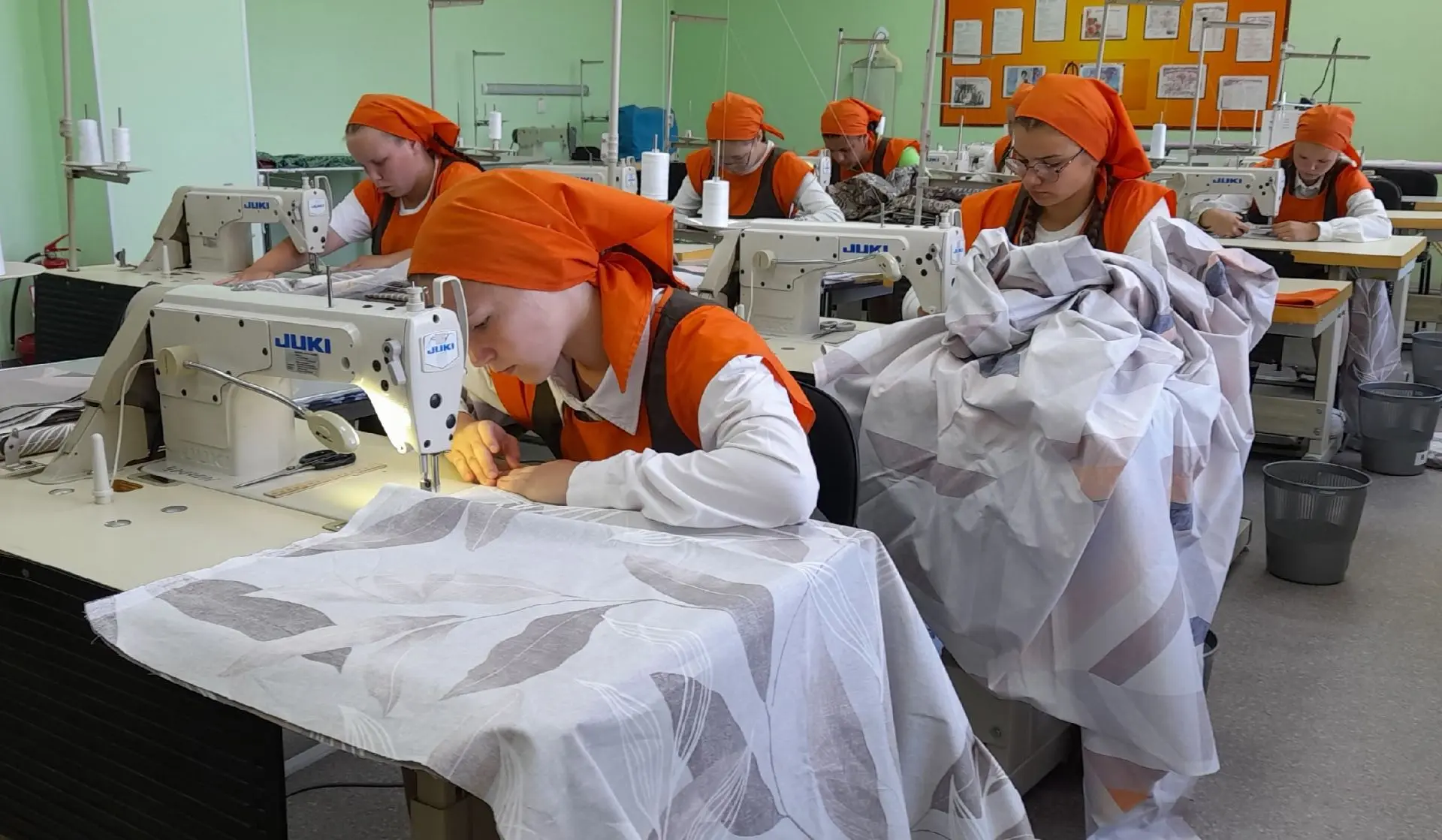 КВАЛИФИКАЦИОННЫЙ ЭКЗАМЕН: ШАГ К ПРОФЕССИИ ШВЕЯ 🪡🧵
 
✅В учебно-производственных мастерских Куртамыш