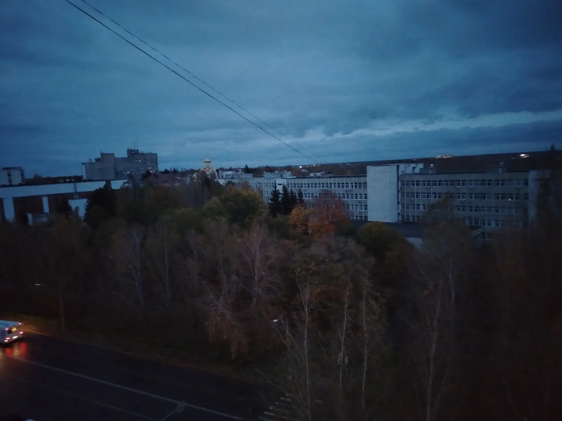 Ровно по середине, справа цивилизация, слева темнота