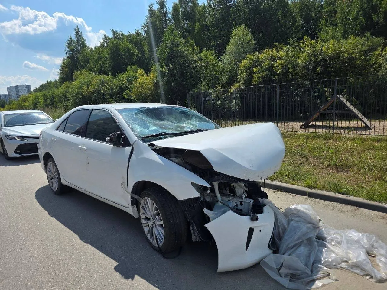 Toyota Camry 
2.0 АКПП 2016 год

Повреждения на фото, не такси.

💰Цена: 355.000₽
🌇Город: Тюмень 
☎