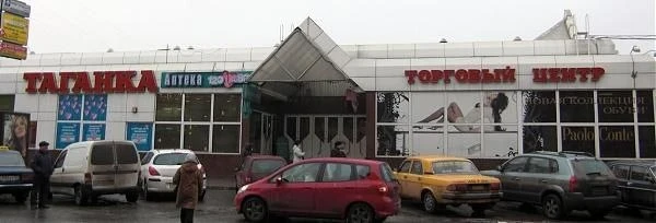 Парковка у ТЦ «Таганка» в 2008 году. 📸