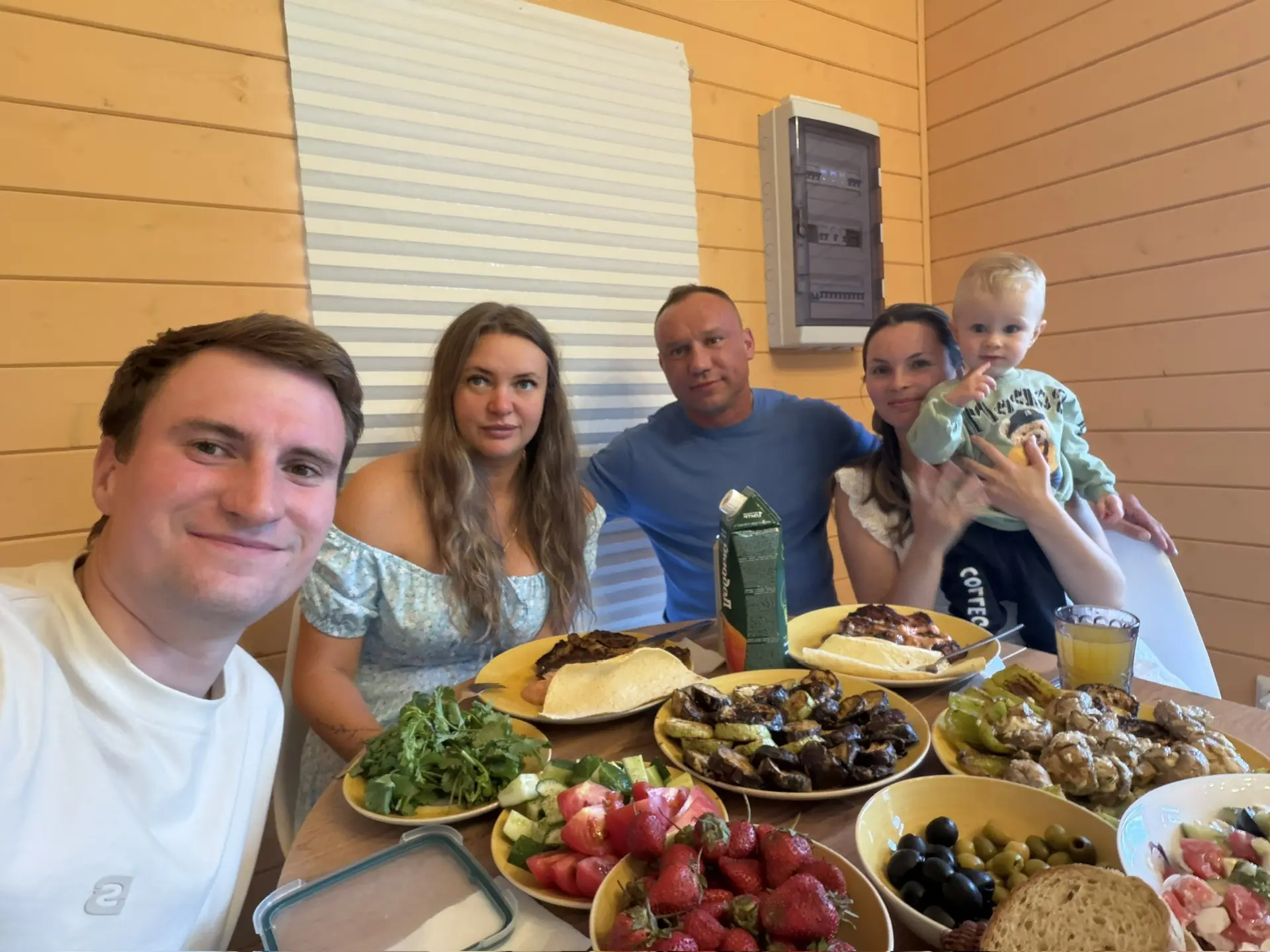 Отпраздновали День рождения друга на природе 🔥

Иногда нужно остановиться, побыть без связи и набра