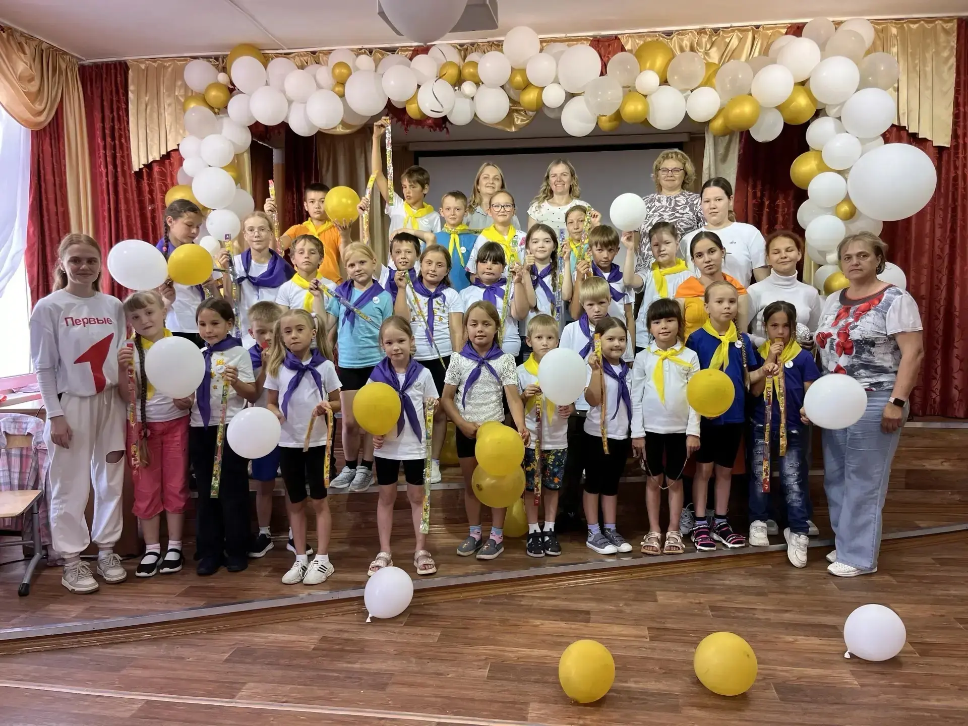 Вот и прозвенел последний звонок нашего «Солнышка»! ☀️

Кажется, только вчера мы открыли смену, а уж