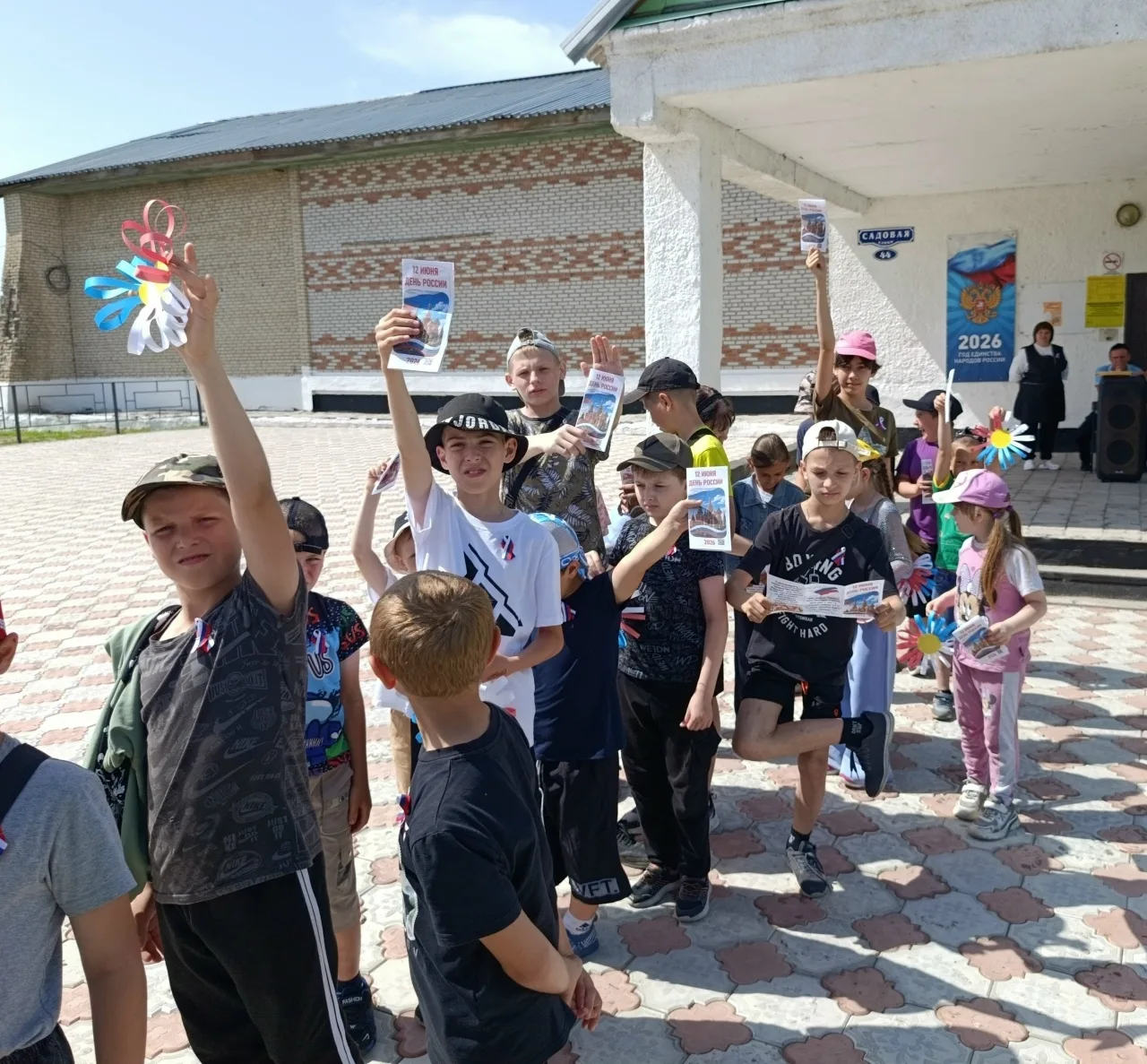 В МКУК «Табулгинский КДЦ» прошла патриотическая акция «Российский триколор», приуроченная ко Дню Рос