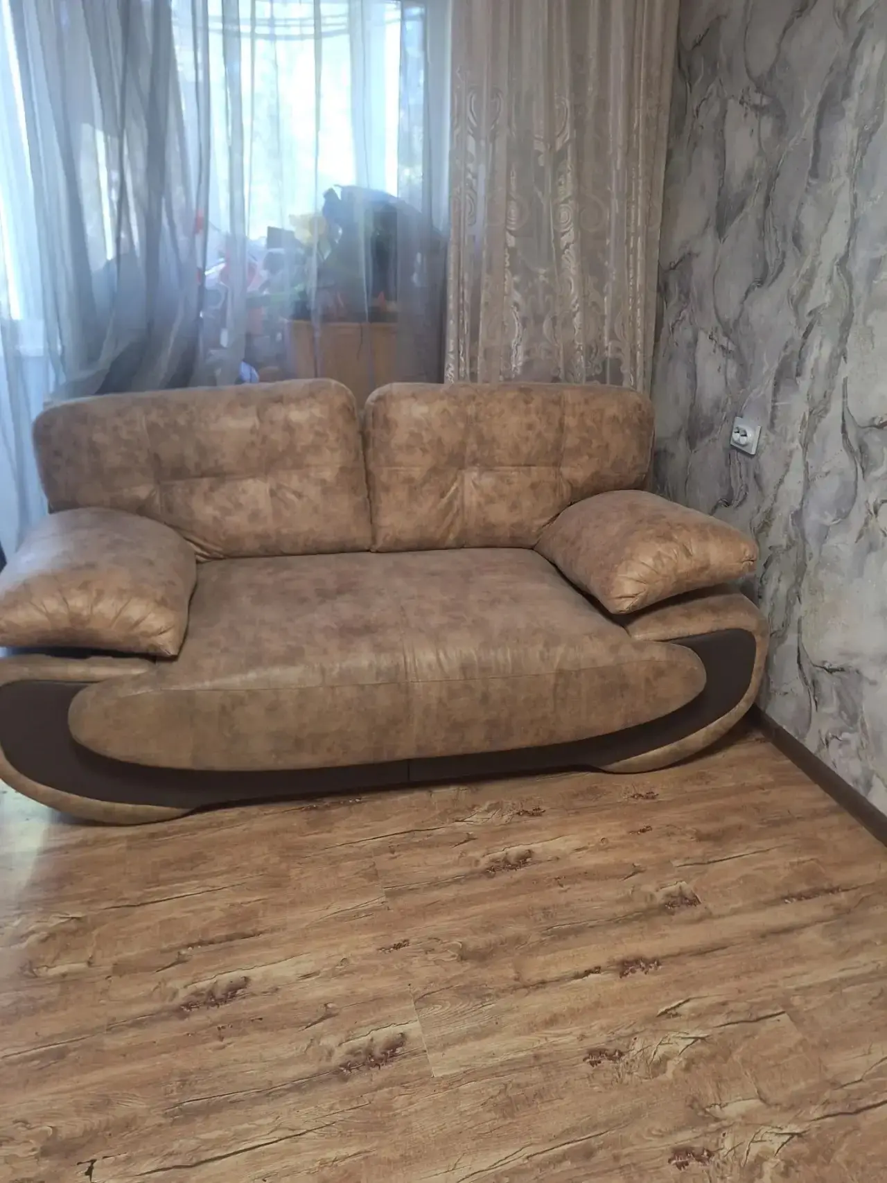 Продам диван,  срочно,  раскладной, раздвигается, 5 тысяч,  сомовынос и сомовывоз Больш...