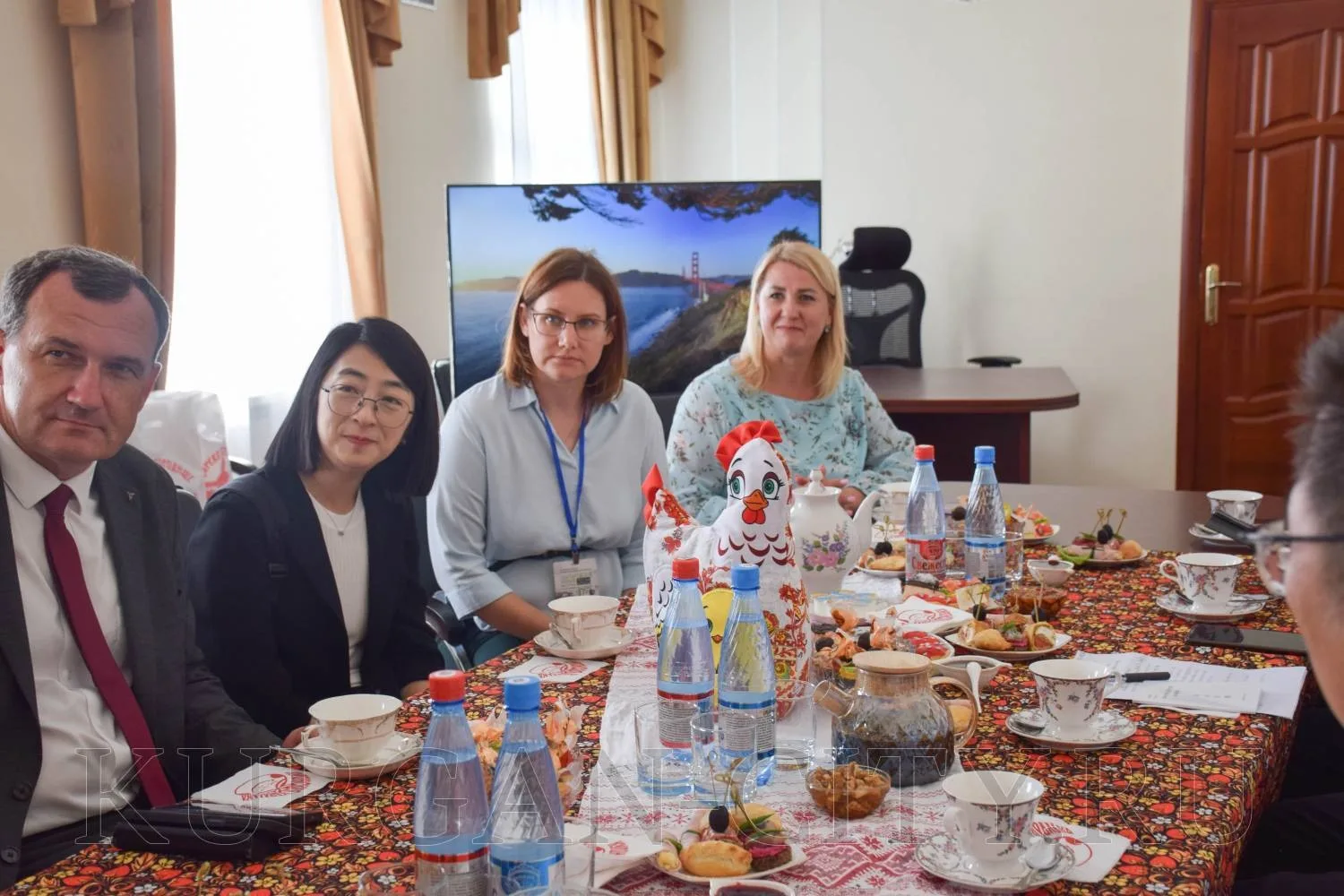 Также китайская делегация побывала с визитом в департаменте социальной политики администрации Курган