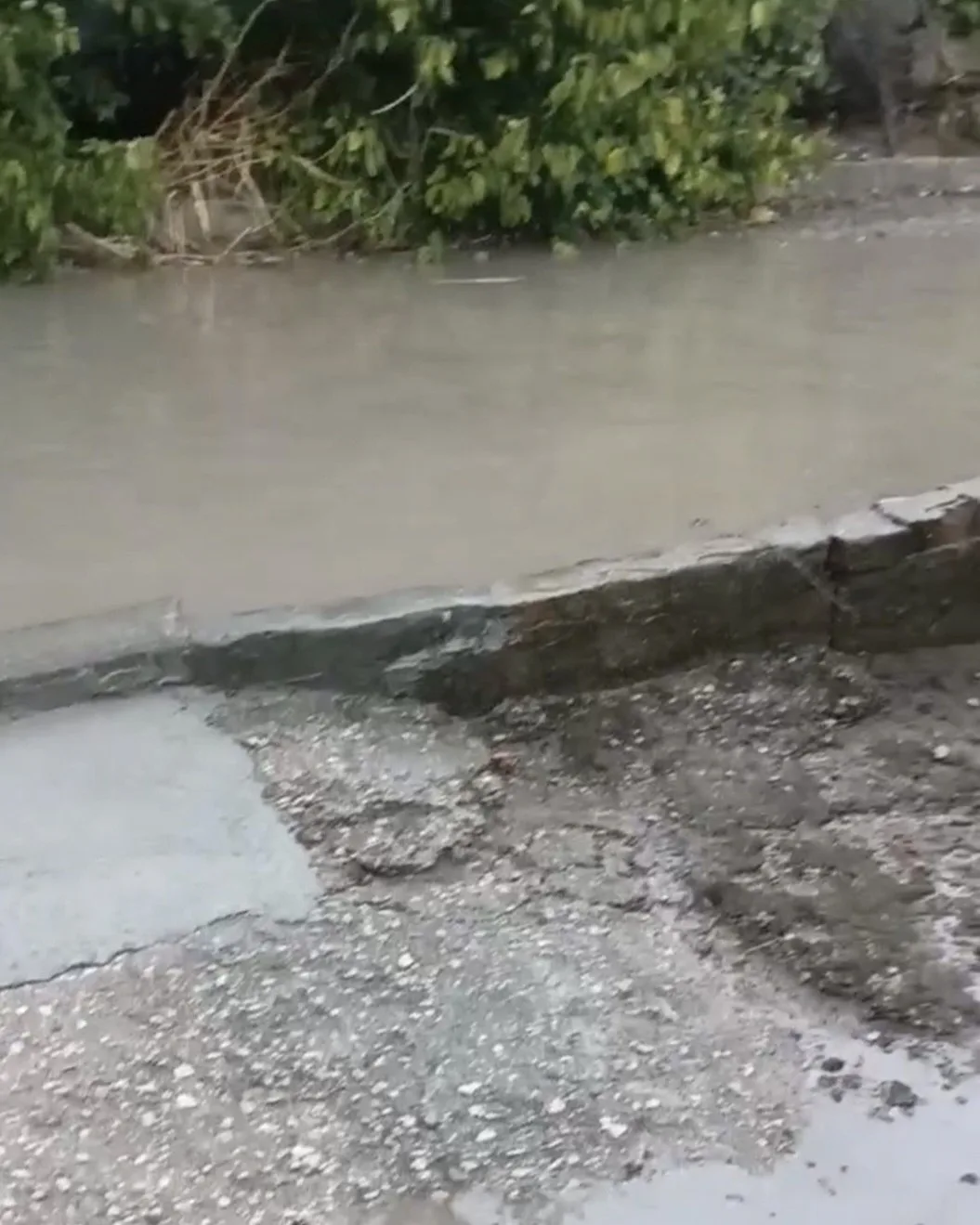 🌧 На Костенко после дождя — вода по колено