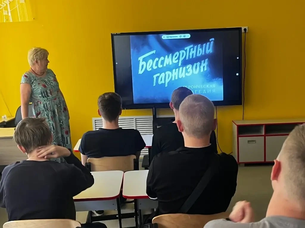 🎞️Ясногорские студенты посмотрели фильм о первых днях войны

Студенты Ясногорского технологического