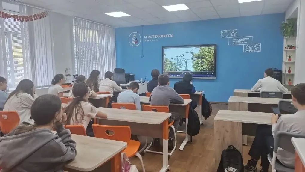 🕊️В МБОУ СОШ с. Тербуны прошли классные часы, посвященные Дню Победы.  Через два дня мы отмечаем вел