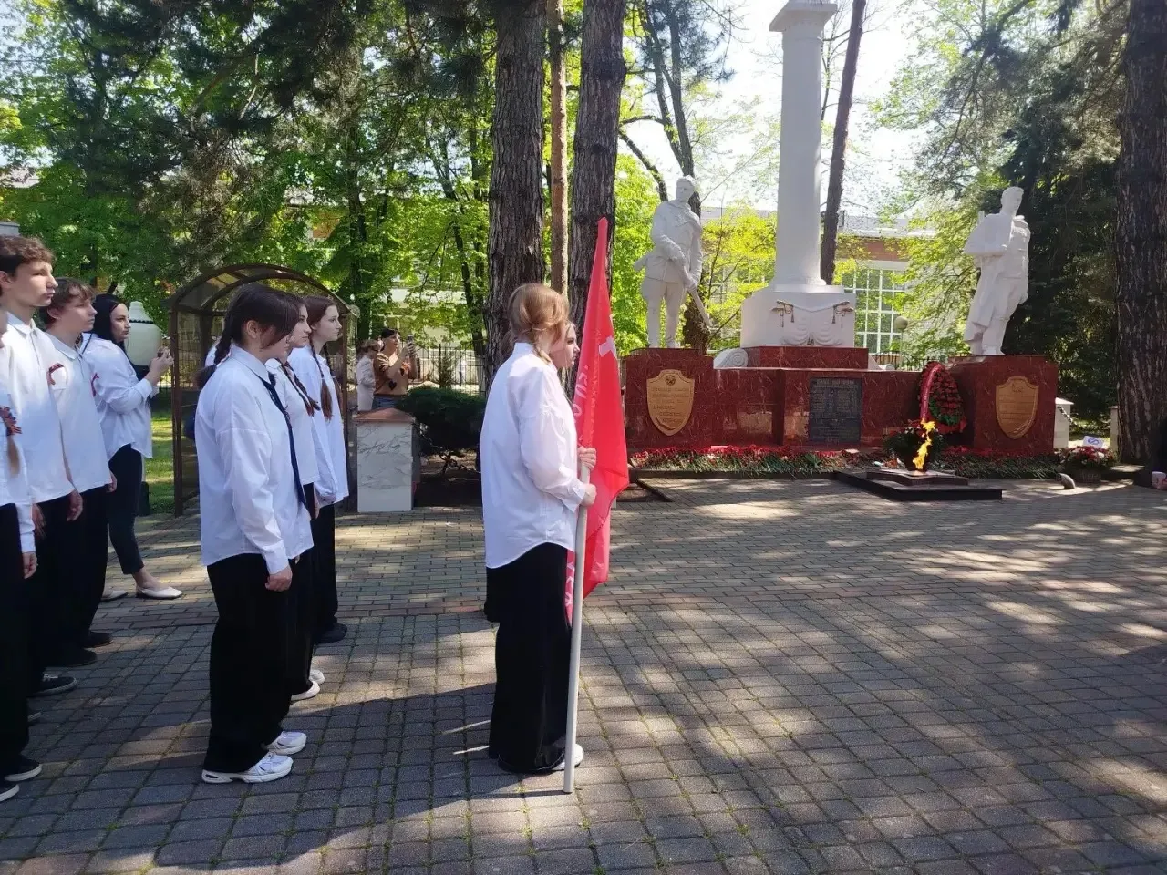 Сегодня, 8 мая 2026 года юнармейцы нашего отряда " Косиновцы им. Героя России А. Волкова"  приняли у