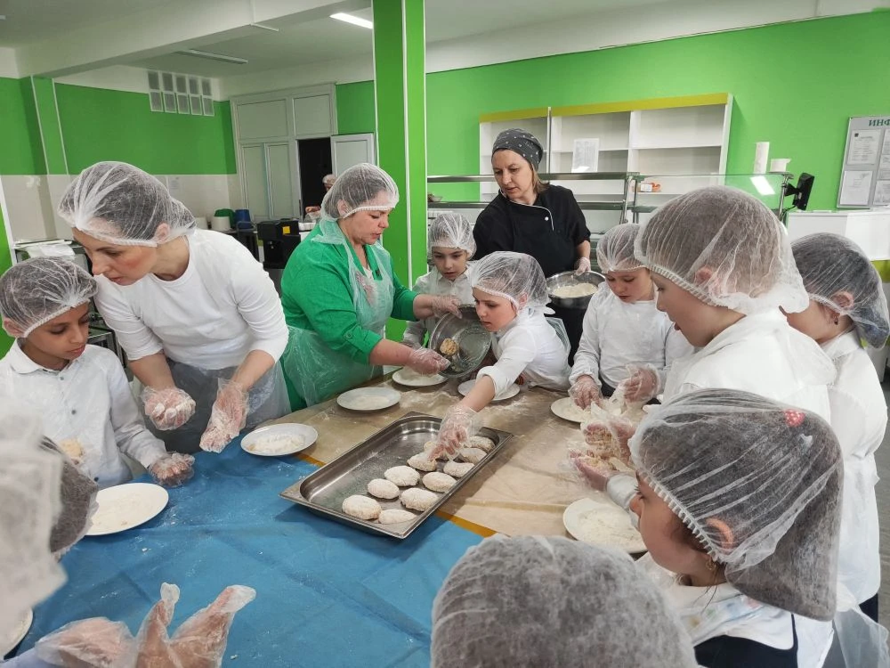 👩‍🍳7 мая в нашей школе в рамках общешкольного проекта «Готовим рыбу всей семьей», направленного на п