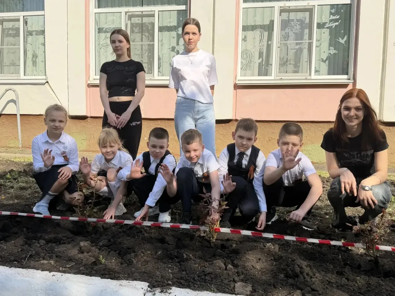 🌹 Акция «Росток в будущее»: 11-й класс заложил основу, первоклассники продолжат заботу! 🌹  Сегодня в