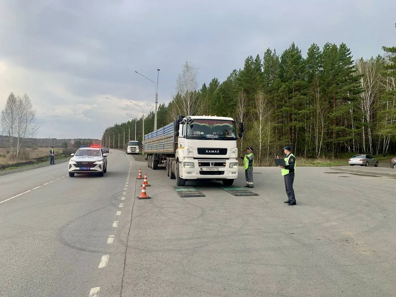 ШТРАФЫ С ПЕРЕГРУЖЕННЫХ ФУР В КУРГАНСКОЙ ОБЛАСТИ НАПРАВЯТ НА ЗАЩИТУ ДОРОГ ОТ ДРОНОВ