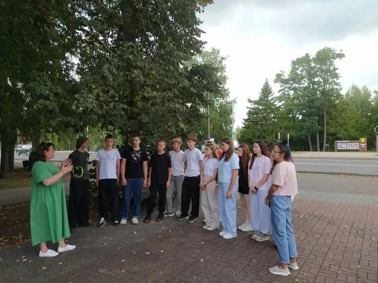 Для школьников Уварово сотрудники Краеведческого музея города совместно со священником ...