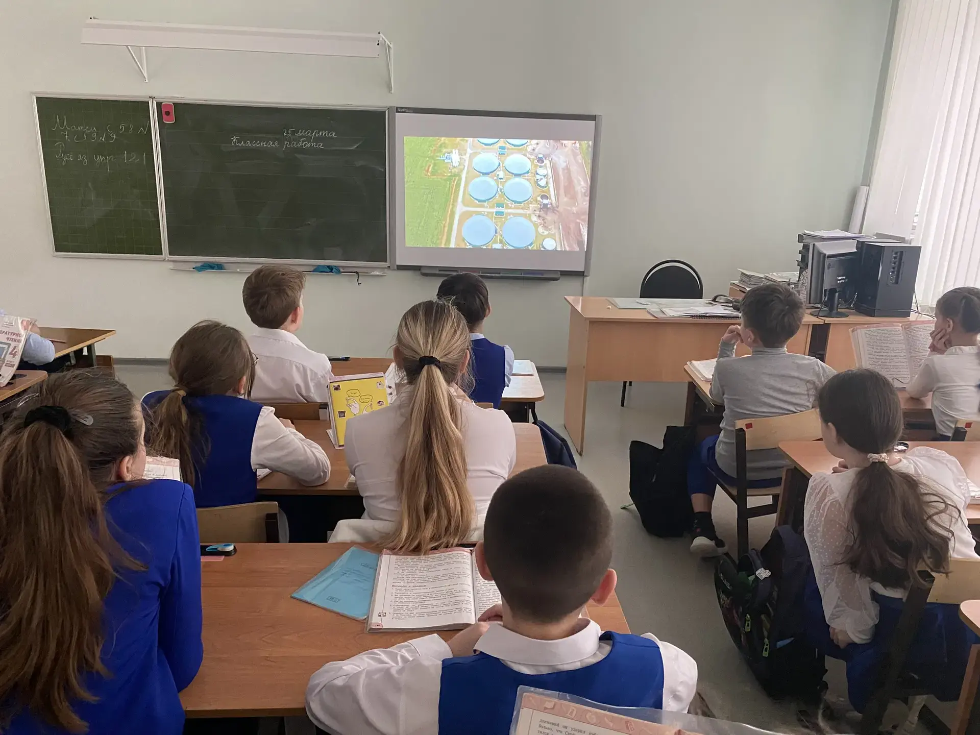 🌍 Зелёная школа: учимся беречь наш дом! 🌱 В нашей начальной школе активно внедряются эко-уроки по ма