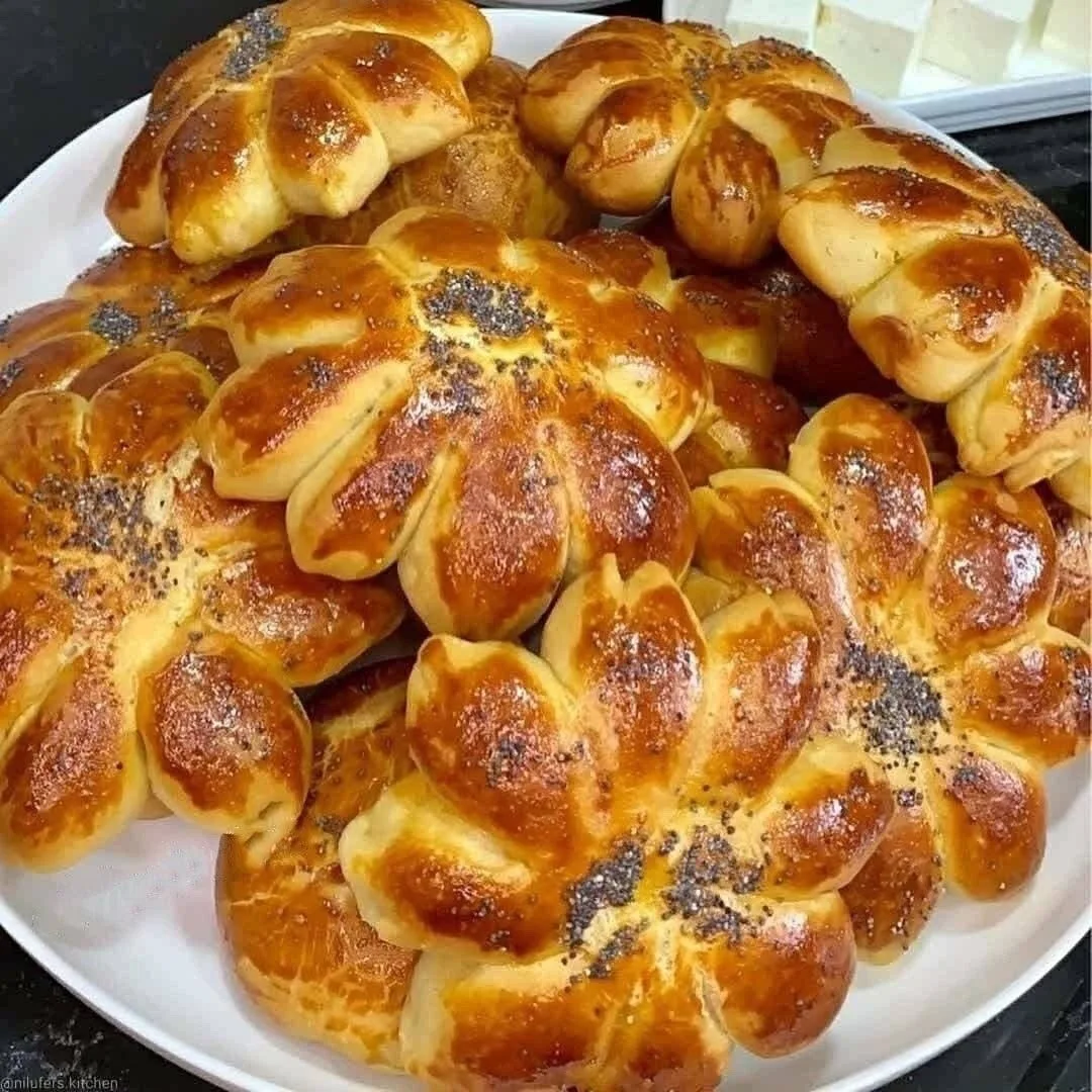 МОЛОЧНО - МАСЛЯНАЯ ВЫПЕЧКА 🥨🥨🥨

Нежные и такие вкусные 😍😋🤤

✅Ингредиенты:
1 стакан теплого мол