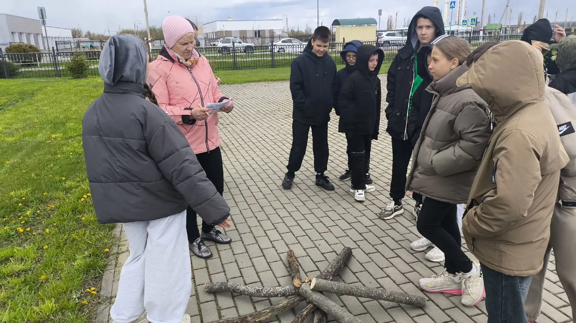 🪖Ученики 5-6 классов с большим азартом приняли участие в муниципальном этапе всероссийской военно-па