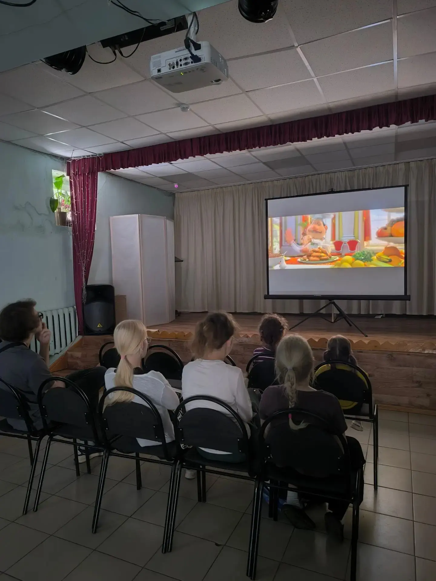 Просмотр мультфильма "Ганзель, Гретель" 🤗