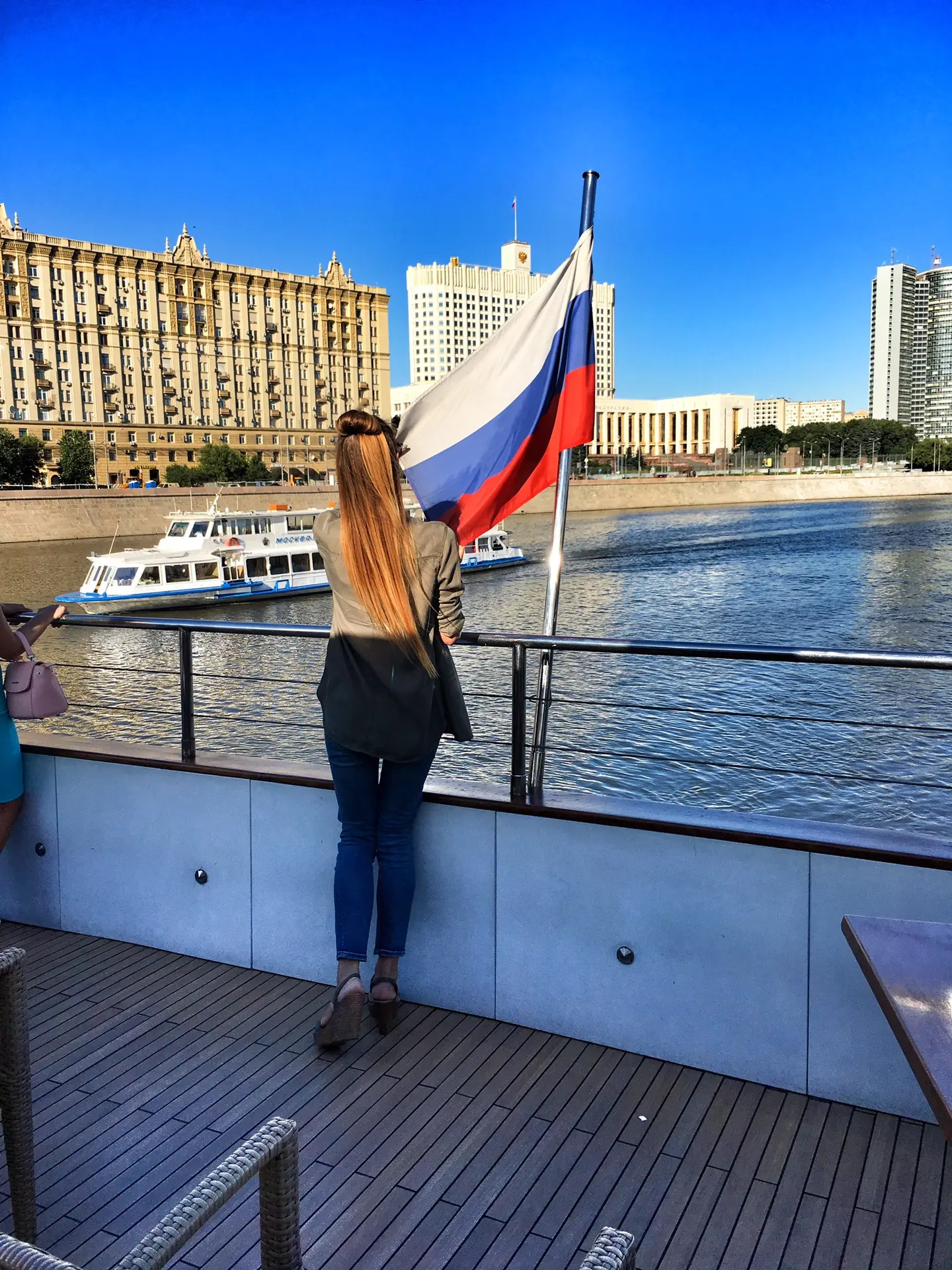 Поздравляю с Днём России🇷🇺

Богата наша страна землями, но главное ее сокровище — люди, которые жи