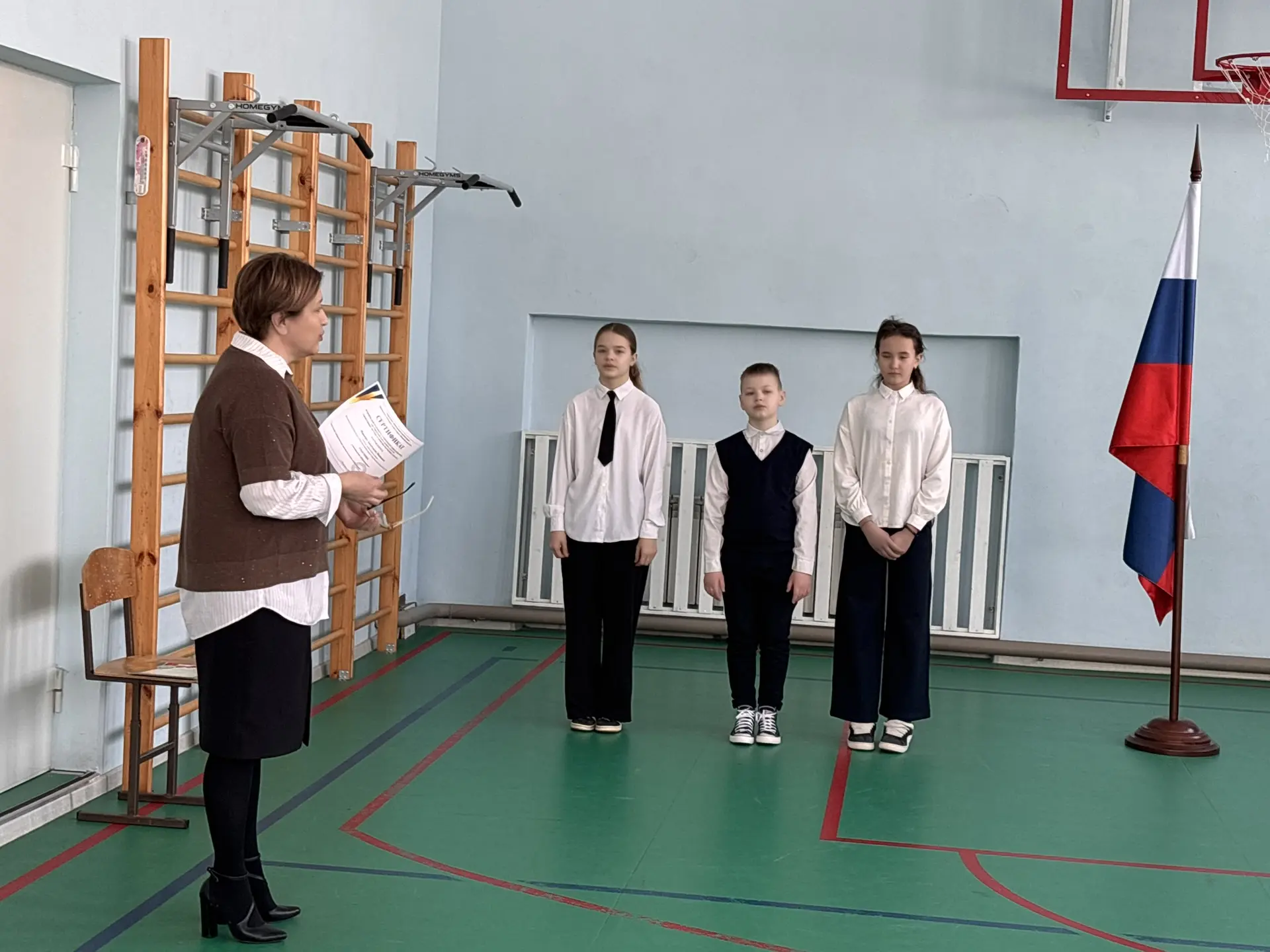 Новая неделя — новые достижения! 🌟

Утро в нашей школе началось по традиции с торжественной линейки