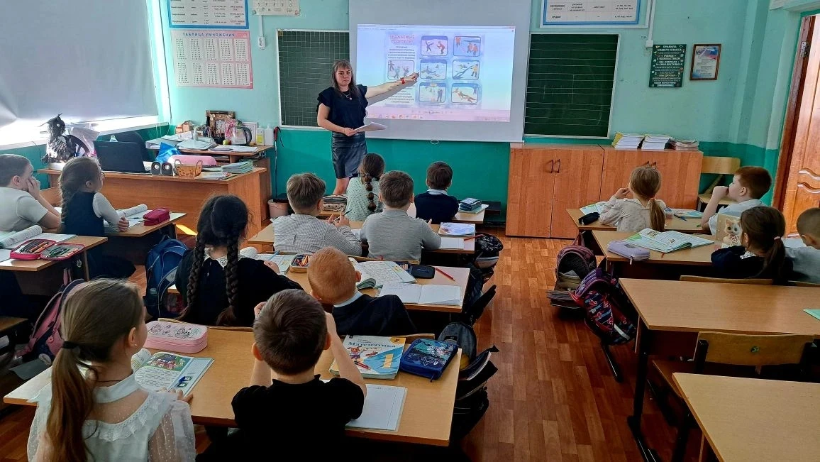 17.03.2026г. в МОУ "Москворецкая гимназия" прошли классные часы, посвящённые правилам поведения и ме