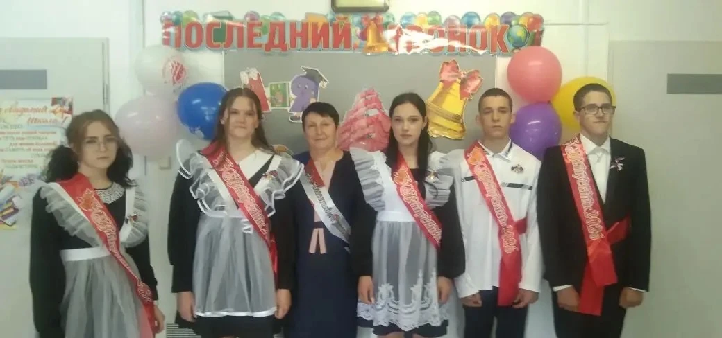 Последний звонок-  праздник и радостный, и грустный. Кажется, совсем недавно нынешние в...