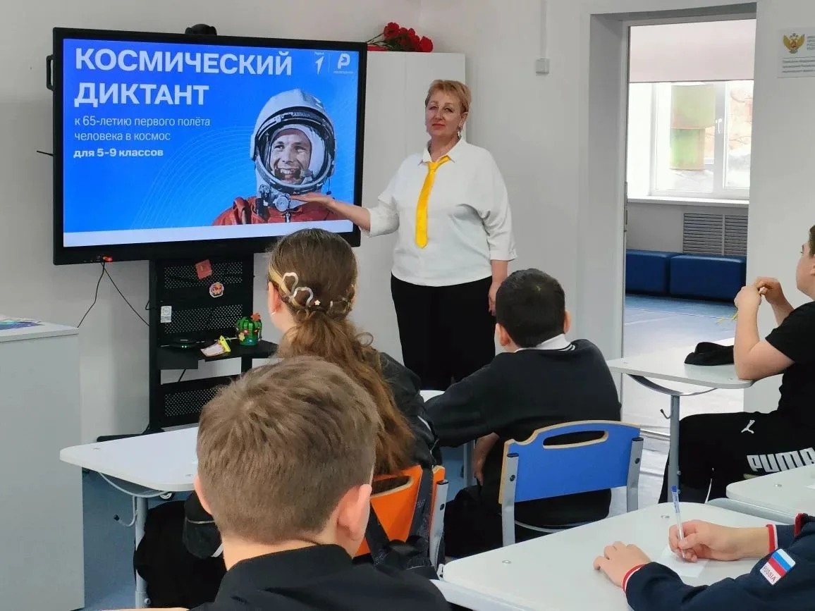 Активисты Движения Первых под руководством советника директора по воспитанию Болговой Е...